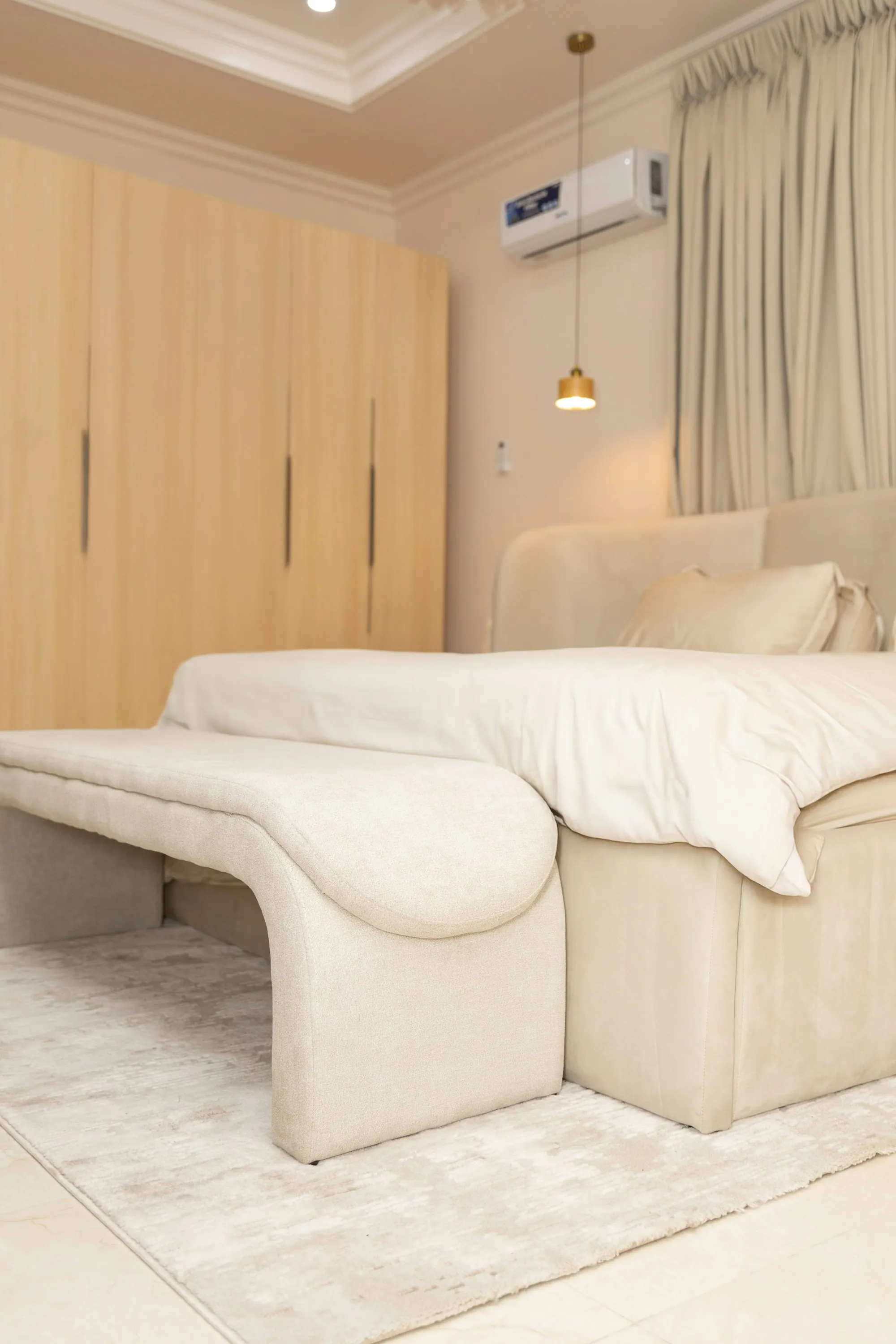 A quiet, bright room with a daybed and wardrobes